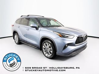 Used 2023 Toyota Highlander Limited AWD/4WD video 1