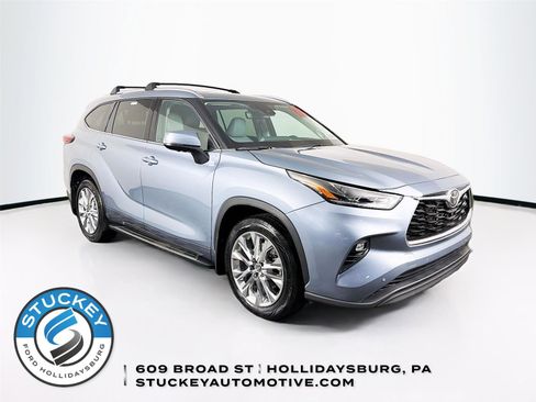 Used 2023 Toyota Highlander Limited AWD/4WD image 1