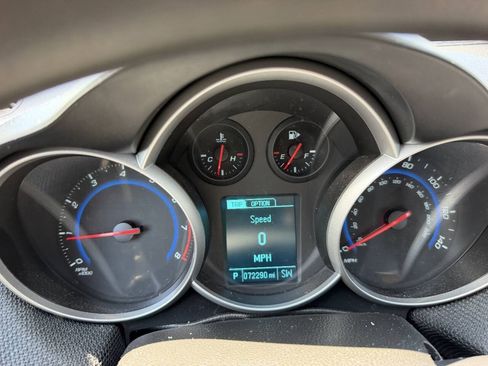 Used 2016 Chevrolet Cruze LT FWD image 12