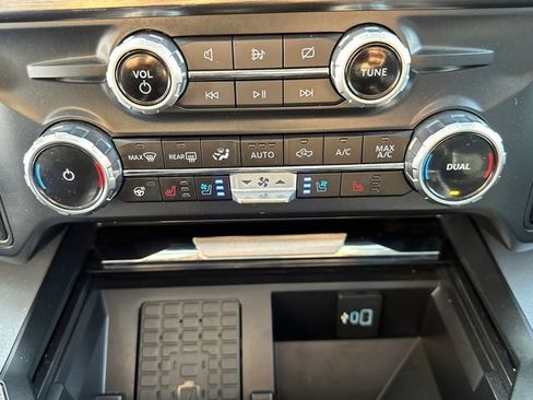 Used 2023 Ford F250 Lariat w/ Sport Appearance Package AWD/4WD image 34