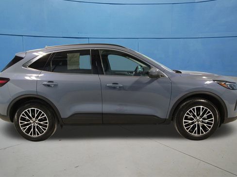 Used 2025 Ford Escape SE w/ PHEV Premium Package FWD image 36