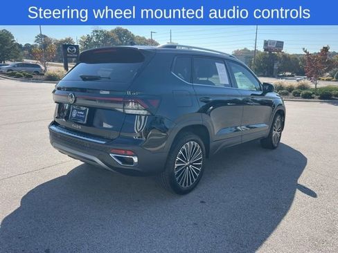 Certified 2025 Volkswagen Taos SE image 6