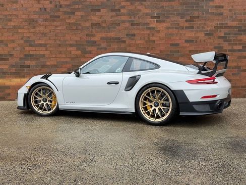 Certified 2018 Porsche 911 GT2 RS RWD image 3