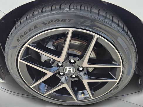 Used 2024 Honda Civic Sport Touring image 9
