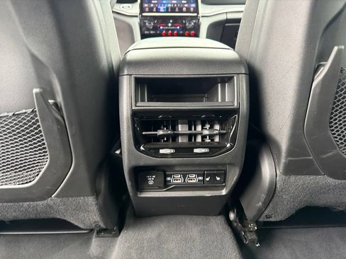 Used 2023 Jeep Grand Cherokee Limited w/ Black Appearance Package AWD/4WD image 19