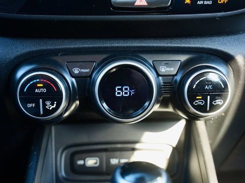 Used 2022 Hyundai Venue SEL w/ Cargo Package image 21