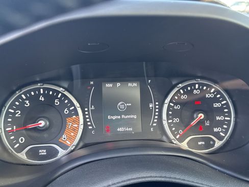 Used 2023 Jeep Renegade Latitude w/ Sun/Sound Group AWD/4WD image 17