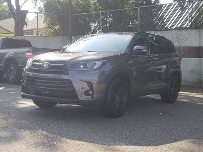 Used 2019 Toyota Highlander SE