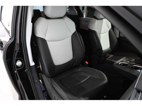 New 2025 Toyota Sienna XSE image 16