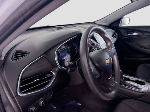 Used 2017 Chevrolet Malibu LT image 23