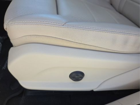 Used 2022 Mercedes-Benz GLC 300 4MATIC w/ Premium Package Lite image 14
