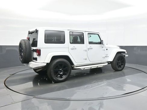 Used 2016 Jeep Wrangler Unlimited Sahara w/ Connectivity Group AWD/4WD image 7