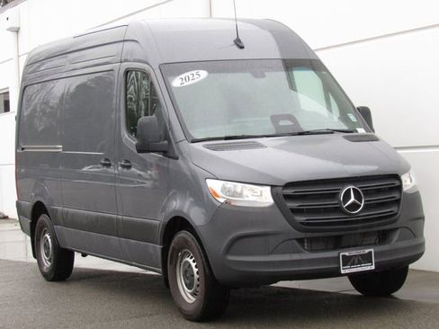 Used 2025 Mercedes-Benz Sprinter 2500 image 2