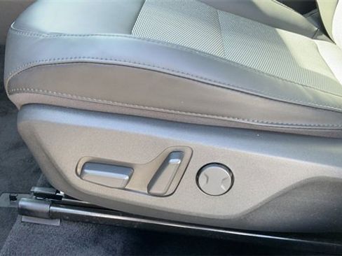 Used 2024 Kia Niro EX Touring image 36