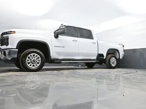 Used 2025 Chevrolet Silverado 2500 LT w/ Convenience Package image 35