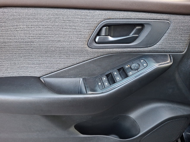 Used 2023 Nissan Rogue S AWD/4WD image 12