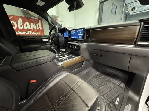Used 2025 Chevrolet Silverado 1500 High Country w/ Technology Package AWD/4WD image 12