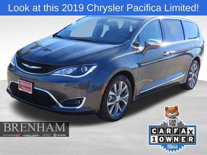 Used 2019 Chrysler Pacifica Limited w/ Tire & Wheel Group