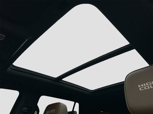 Used 2021 Chevrolet Tahoe High Country w/ Premium Package image 20