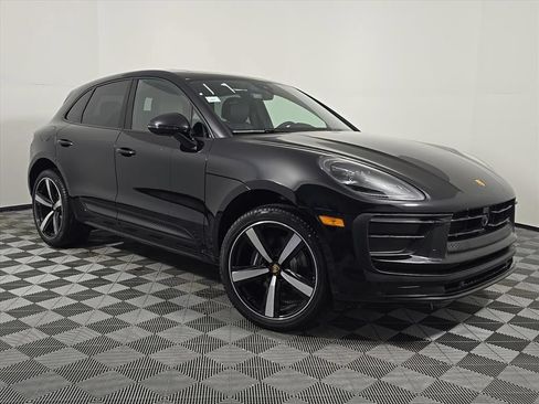 Certified 2026 Porsche Macan AWD/4WD image 9