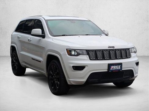 Used 2020 Jeep Grand Cherokee Altitude image 3