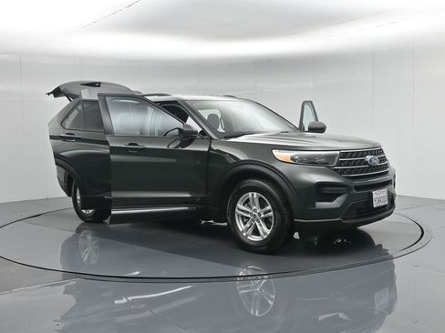 Certified 2022 Ford Explorer XLT image 38