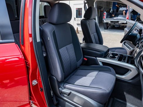 Used 2020 Nissan Titan SV w/ SV Convenience Package AWD/4WD image 31