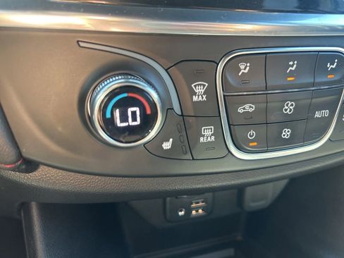 Used 2022 Chevrolet Traverse RS AWD/4WD image 12