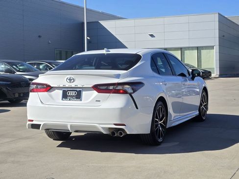 Used 2021 Toyota Camry SE image 6