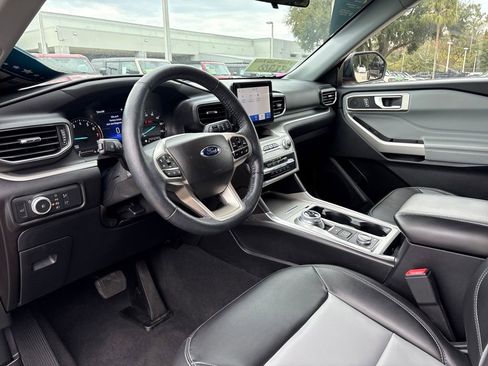 Certified 2022 Ford Explorer XLT w/ Equipment Group 202A image 6