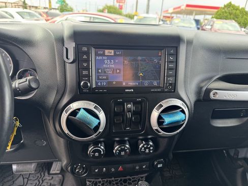 Used 2014 Jeep Wrangler Unlimited Sahara w/ Connectivity Group AWD/4WD image 28