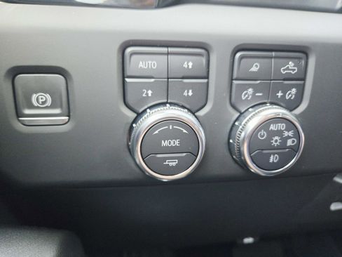 Used 2024 GMC Sierra 2500 AT4 w/ AT4 Premium Plus Package AWD/4WD image 44