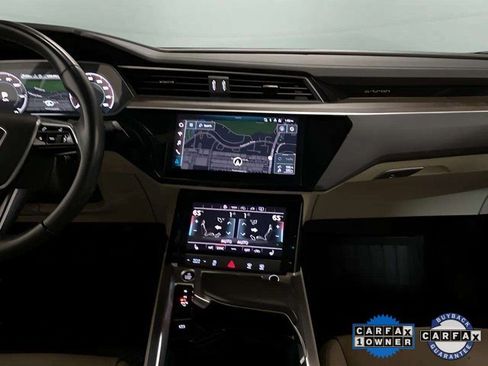 Used 2024 Audi Q8 e-tron Premium image 13