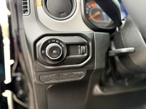 Used 2025 Jeep Wrangler Willys image 20