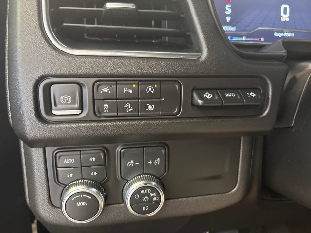 Used 2023 GMC Yukon AT4 w/ Technology Package AWD/4WD image 16