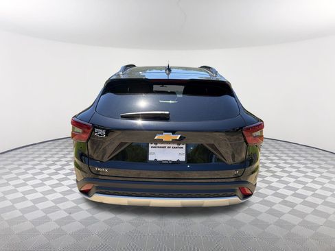 Used 2024 Chevrolet Trax LT w/ LT Convenience Package FWD image 6