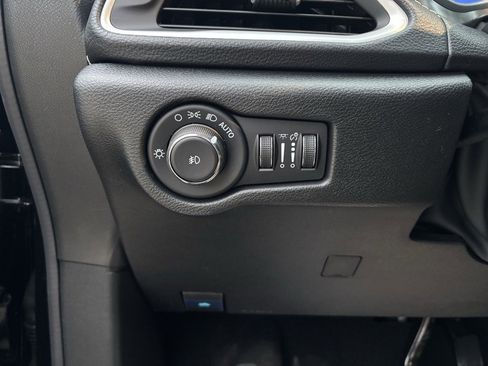 New 2026 Chrysler Pacifica Select image 12