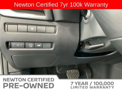 Used 2025 Nissan Rogue SV FWD image 33