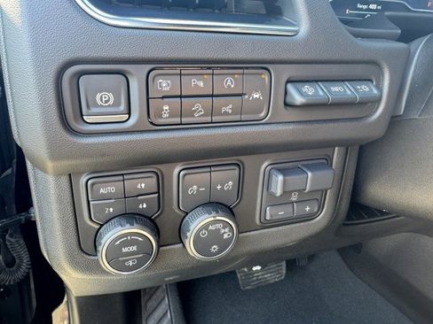 Used 2024 Chevrolet Suburban High Country w/ Advanced Technology Package image 37