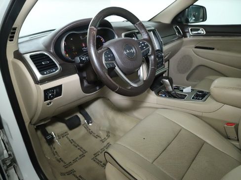 Used 2017 Jeep Grand Cherokee Overland AWD/4WD image 18