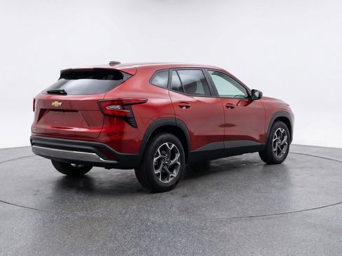 Used 2025 Chevrolet Trax LT FWD image 9