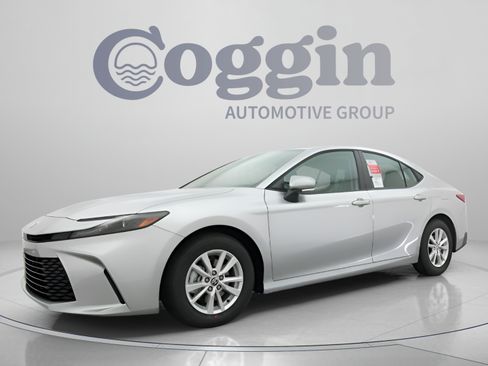 Used 2026 Toyota Camry LE w/ Convenience Package FWD image 2