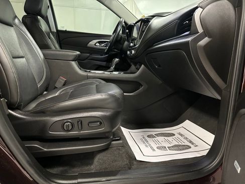 Used 2020 Chevrolet Traverse LT w/ LT Premium Package FWD image 26