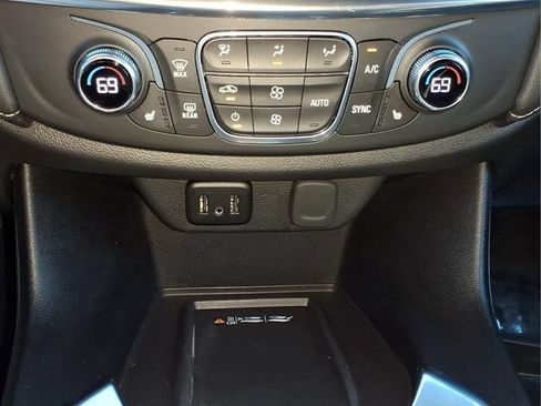 Used 2023 Chevrolet Traverse LT w/ LPO, Floor Liner Package AWD/4WD image 21