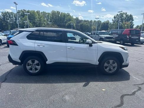 Used 2025 Toyota RAV4 XLE AWD/4WD image 2