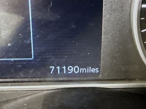 Used 2021 Nissan Versa SV image 16