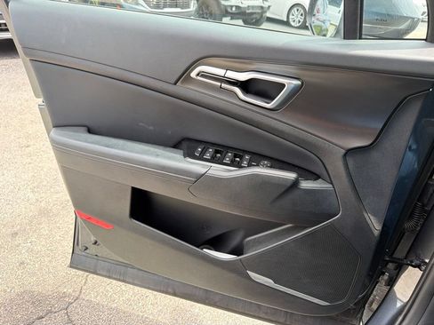 Used 2024 Kia Sportage EX FWD image 6