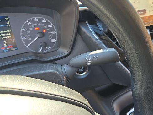 Used 2025 Toyota Corolla LE w/ Convenience Package image 24