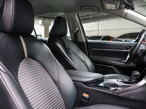 Certified 2020 Toyota Camry SE w/ Carpet Mat Package FWD image 16