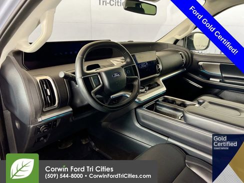 Certified 2025 Ford Expedition Max Platinum image 3